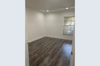 19823 NW 64th Place, Hialeah, FL 33015 - Photo 10