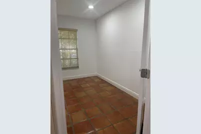 19823 NW 64th Place, Hialeah, FL 33015 - Photo 12