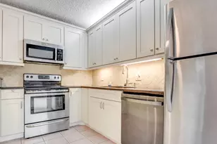 121 1st Ln, Palm Beach Gardens, FL 33418 - Photo 4