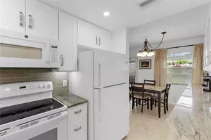210 Oakridge N, Deerfield Beach, FL 33442 - Photo 8