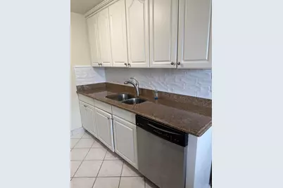 3037 Cornwall B, Boca Raton, FL 33434 - Photo 6