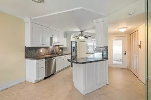 911 Gardenia Dr, Delray Beach, FL 33483 - Photo 8