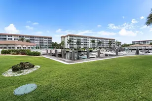 911 Gardenia Dr, Delray Beach, FL 33483 - Photo 6