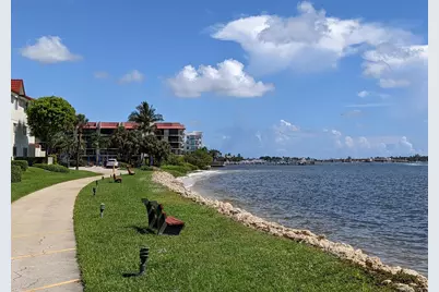 105 Half Moon Circle #F2, Hypoluxo, FL 33462 - Photo 26