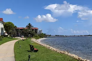 105 Half Moon Cir, Hypoluxo, FL 33462 - Photo 26