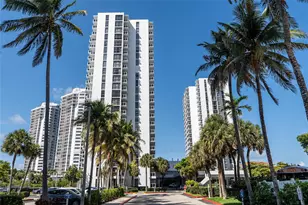 20515 E Country Club Dr, Miami, FL 33180 - Photo 28