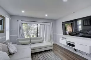 9270 NW 40th St, Coral Springs, FL 33065 - Photo 10