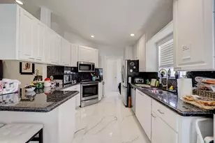 8178 Montserrat Pl, Wellington, FL 33414 - Photo 10