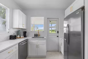 422 N Lakeside Dr, Lake Worth Beach, FL 33460 - Photo 14