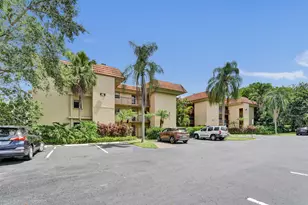 200 Jacaranda Country Club Dr, Plantation, FL 33324 - Photo 2
