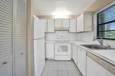 200 Jacaranda Country Club Drive #1b, Plantation, FL 33324 - Photo 6