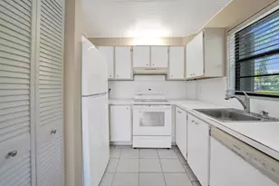 200 Jacaranda Country Club Dr, Plantation, FL 33324 - Photo 6