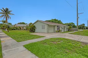 302 SW 8th St, Boynton Beach, FL 33426 - Photo 2