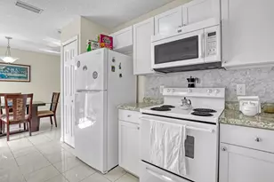 302 SW 8th St, Boynton Beach, FL 33426 - Photo 14