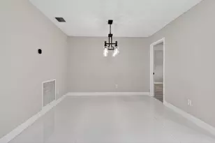10339 Daphne Ave, Palm Beach Gardens, FL 33410 - Photo 16