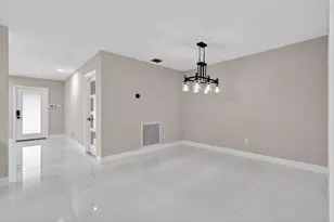 10339 Daphne Ave, Palm Beach Gardens, FL 33410 - Photo 14