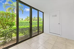319 Knotty Pine Cir, Greenacres, FL 33463 - Photo 4
