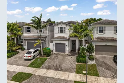 4805 NW 48th Terrace, Tamarac, FL 33319 - Photo 2