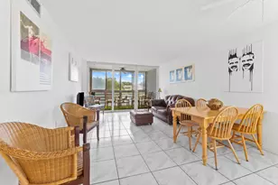9451 Evergreen Pl, Davie, FL 33324 - Photo 4