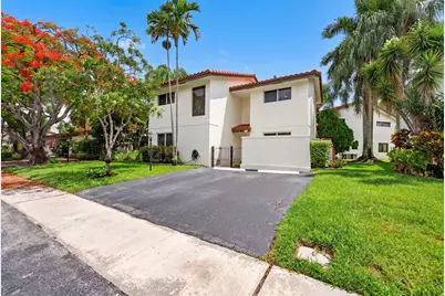 704 SW 89th Avenue, Plantation, FL 33324 - Photo 2