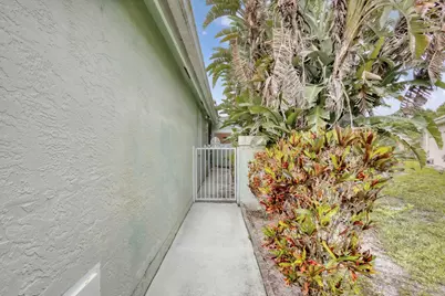 2860 Waters Edge Circle, Greenacres, FL 33413 - Photo 2