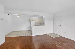 300 W Palm Cir Circle W, Pembroke Pines, FL 33025 - Photo 4