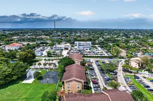 300 W Palm Cir Circle W, Pembroke Pines, FL 33025 - Photo 32