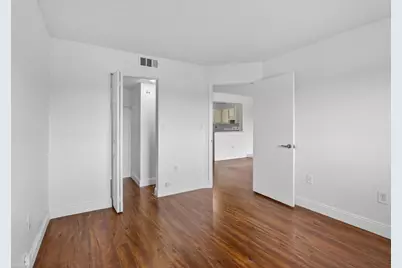 300 W Palm Cir Circle W #305, Pembroke Pines, FL 33025 - Photo 14