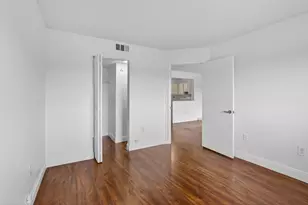 300 W Palm Cir Circle W, Pembroke Pines, FL 33025 - Photo 14
