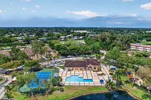 300 W Palm Cir Circle W, Pembroke Pines, FL 33025 - Photo 38