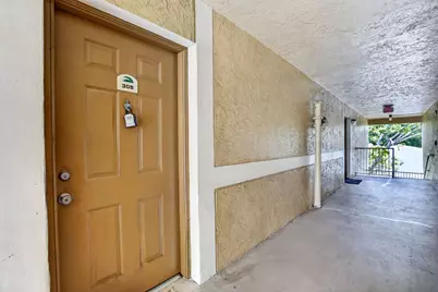 300 W Palm Cir Circle W #305, Pembroke Pines, FL 33025 - Photo 1