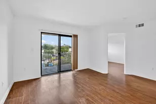 300 W Palm Cir Circle W, Pembroke Pines, FL 33025 - Photo 2