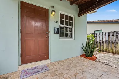 604 NE 14th Place, Fort Lauderdale, FL 33304 - Photo 2