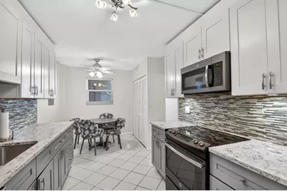 3425 Via Poinciana #403, Lake Worth, FL 33467 - Photo 4