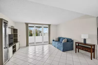 3425 Via Poinciana #403, Lake Worth, FL 33467 - Photo 8
