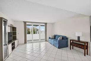 3425 Via Poinciana, Lake Worth, FL 33467 - Photo 10