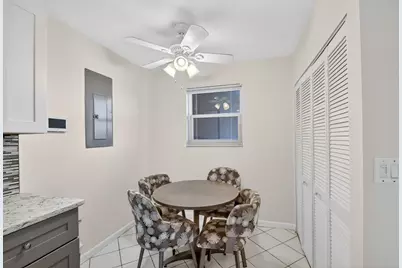 3425 Via Poinciana #403, Lake Worth, FL 33467 - Photo 4