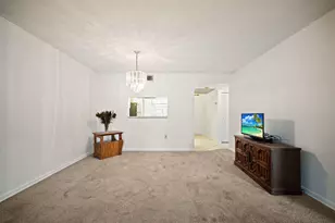 900 Colony Point Cir, Pembroke Pines, FL 33026 - Photo 10