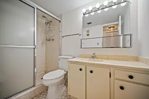 900 Colony Point Cir, Pembroke Pines, FL 33026 - Photo 18