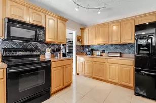 10875 NW 40th St, Coral Springs, FL 33065 - Photo 18