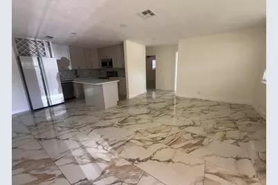 2122 NE 1st Street, Boynton Beach, FL 33435 - Photo 1