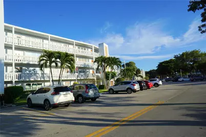 4029 Newport #4029, Deerfield Beach, FL 33442 - Photo 2