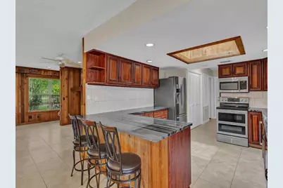 725 4th Avenue SW, Vero Beach, FL 32962 - Photo 2