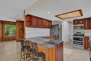 725 4th Ave SW, Vero Beach, FL 32962 - Photo 2