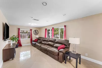 4025 NW 105th Avenue, Coral Springs, FL 33065 - Photo 4