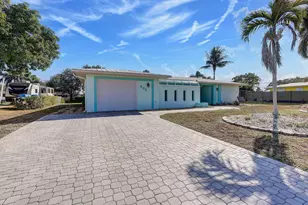 683 SE Harborview Dr, Port Saint Lucie, FL 34983 - Photo 2