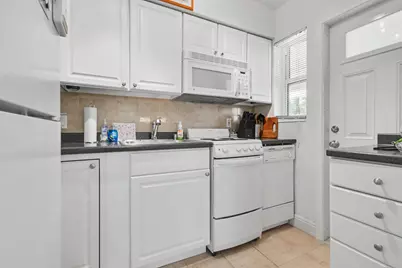 2701 NE 1st Street #201, Pompano Beach, FL 33062 - Photo 6