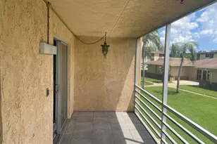 500 W Village Green Circle W, Palm Springs, FL 33461 - Photo 26