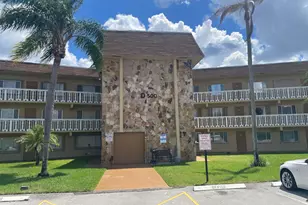 500 W Village Green Circle W, Palm Springs, FL 33461 - Photo 1