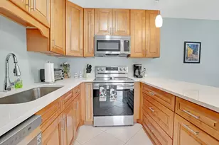 3201 SE Guinevere Ln, Port Saint Lucie, FL 34952 - Photo 10